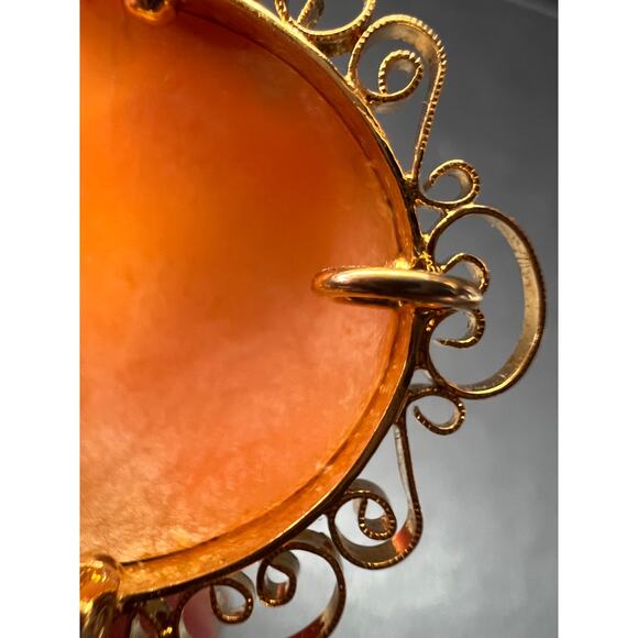 Vintage 60s Shell Cameo Brooch Pendant – 12K Gold Filled Filigree Frame - Picture 6 of 9